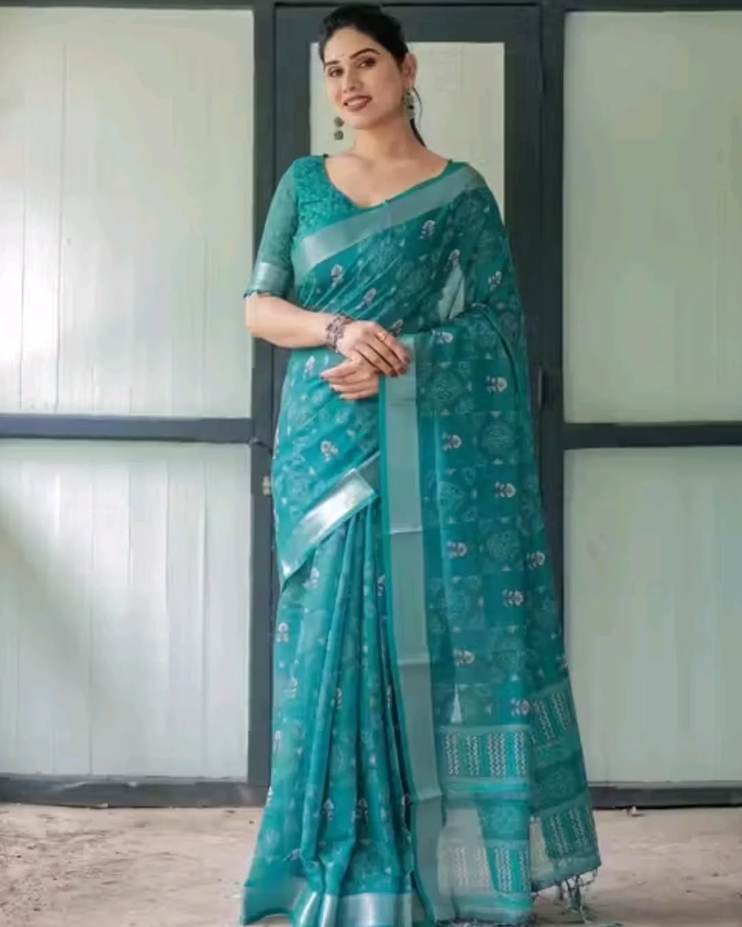 Myra Voguish Sarees