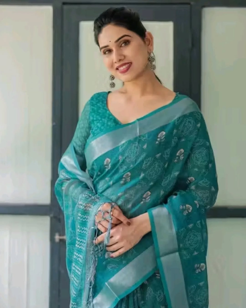 Myra Voguish Sarees